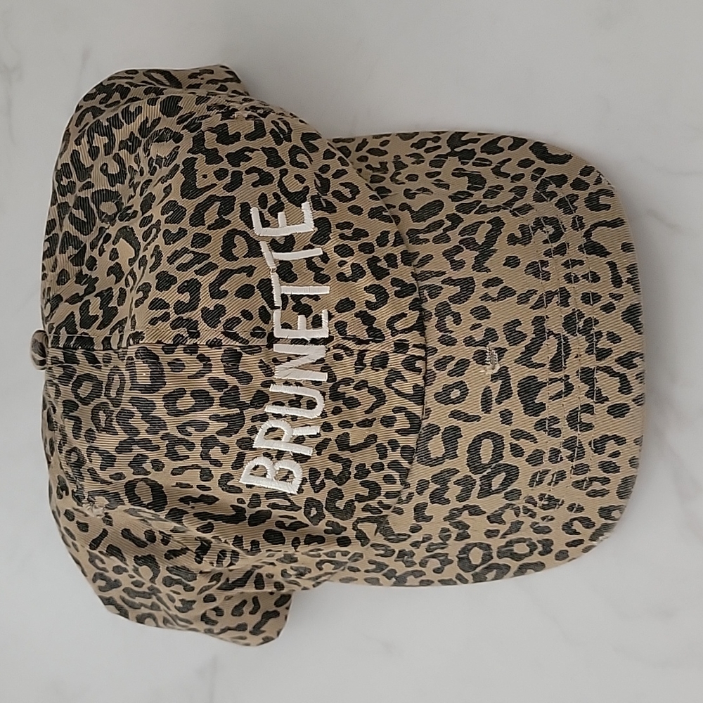 "BRUNETTE" hat